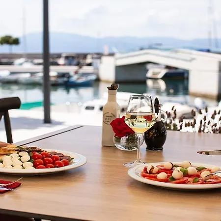 M&s * ニヴィーチェ